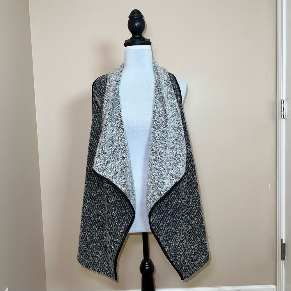 Twenty Second Women's Casual Black Gray Sleeveless Sweater Cardigan Size Medium